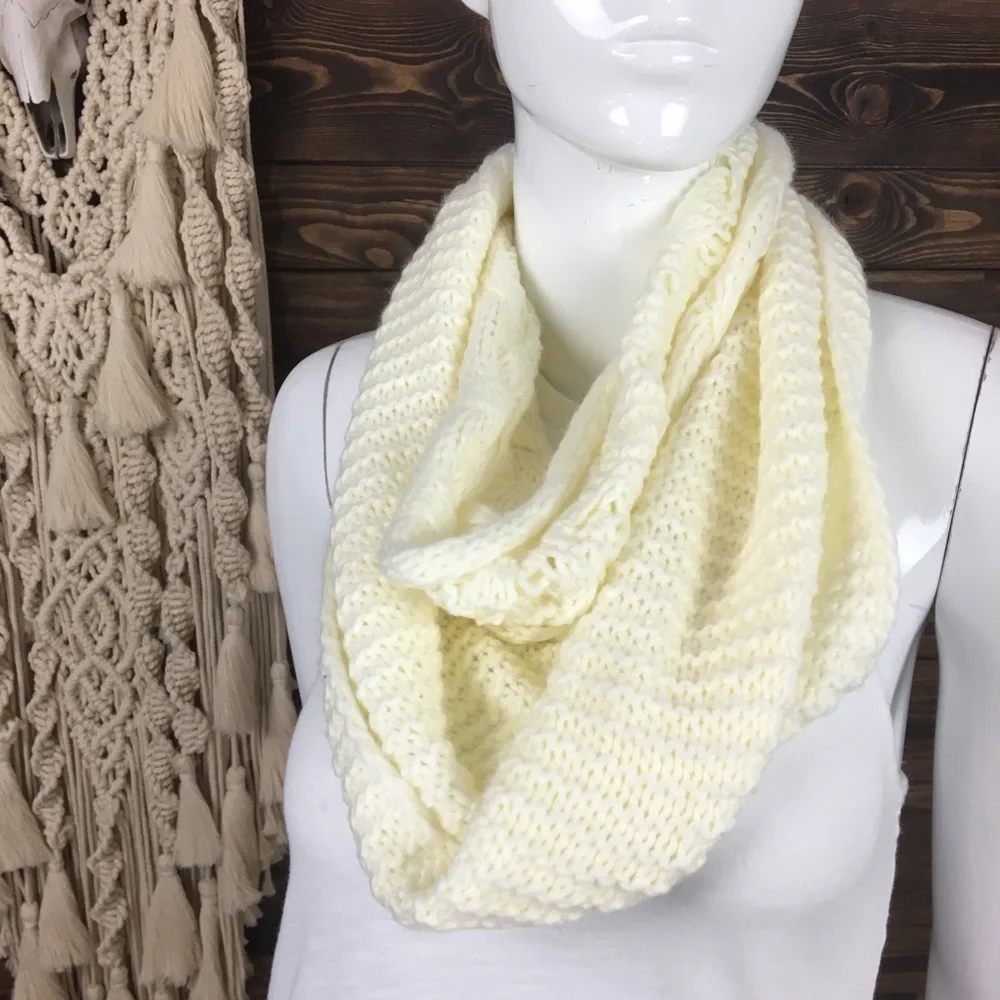 Magellan Outdoors | Knitted Infinity‎ Scarf Cream